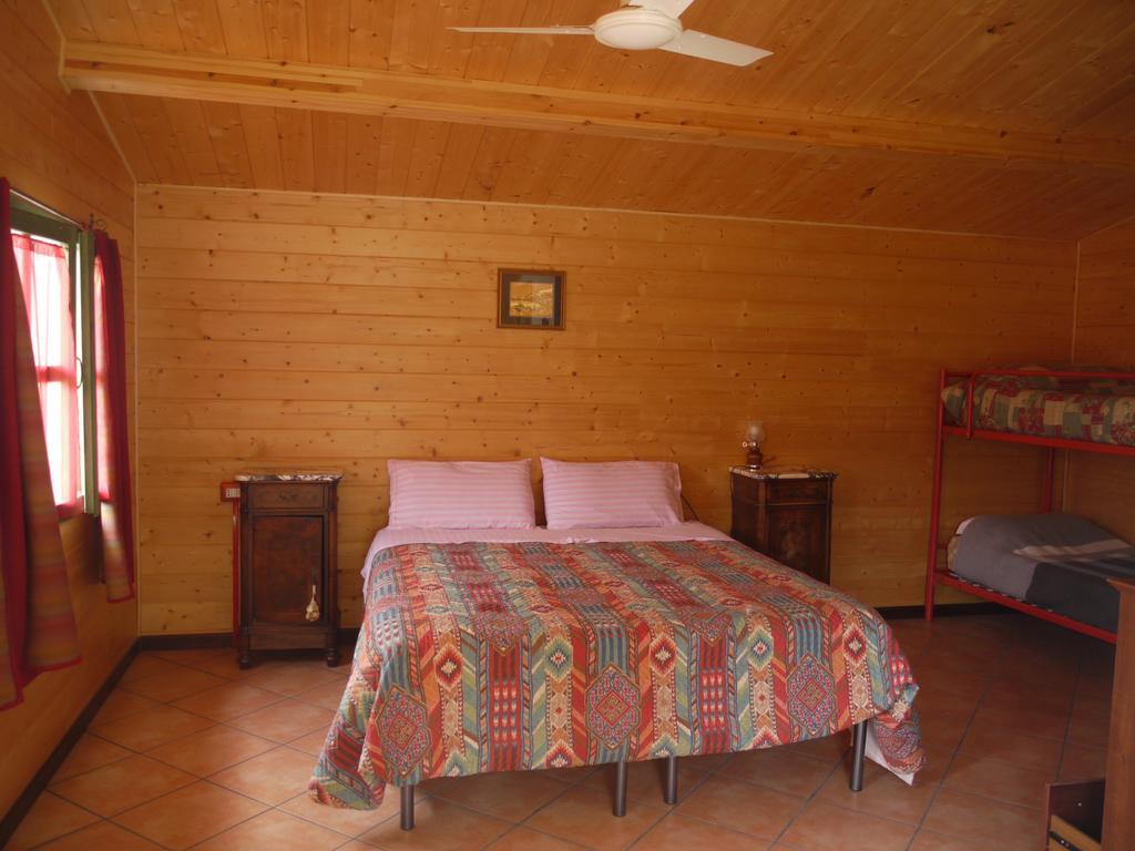 Su Trabi B&B Fluminimaggiore Habitación foto